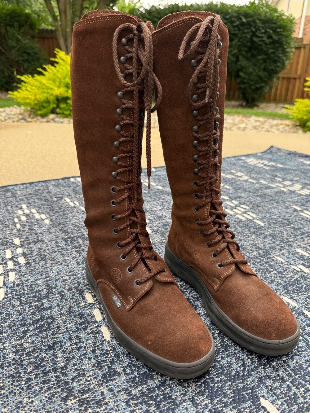 Fred de la Bretoniere lace-up suede boots 8